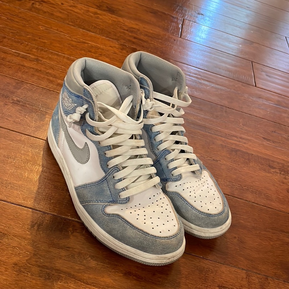 Air Jordan 1 Retro High OG ‘Hyper Royal’ - size 9.5